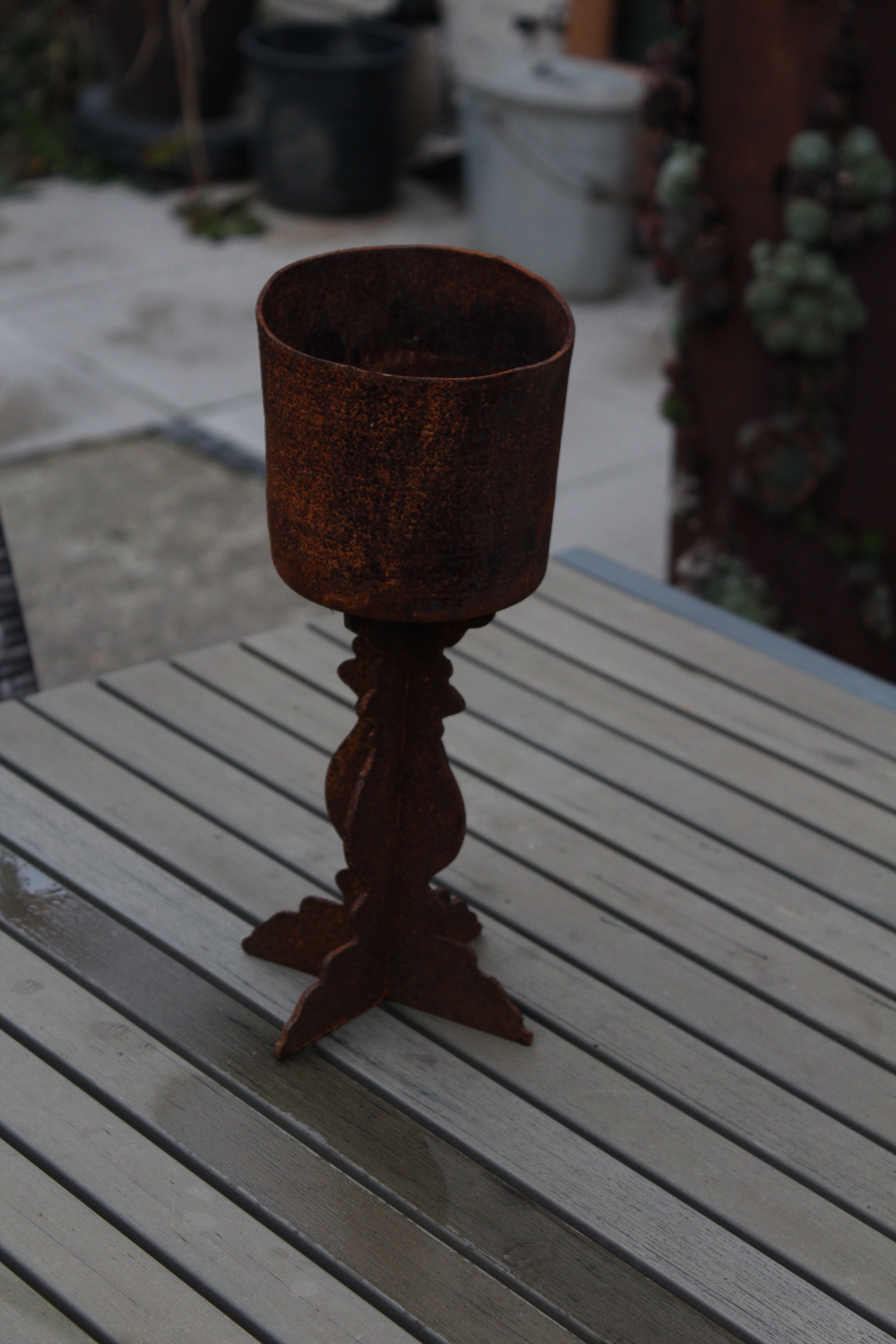 ornamentaler Fuß mit T1 Topf