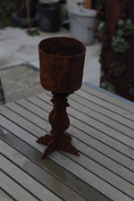 ornamentaler Fuß mit T1 Topf