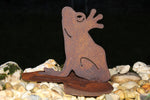 Frosch auf Seerosenblatt