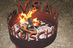 Feuerstelle mit Worten "Kuschelig, warm, schön"