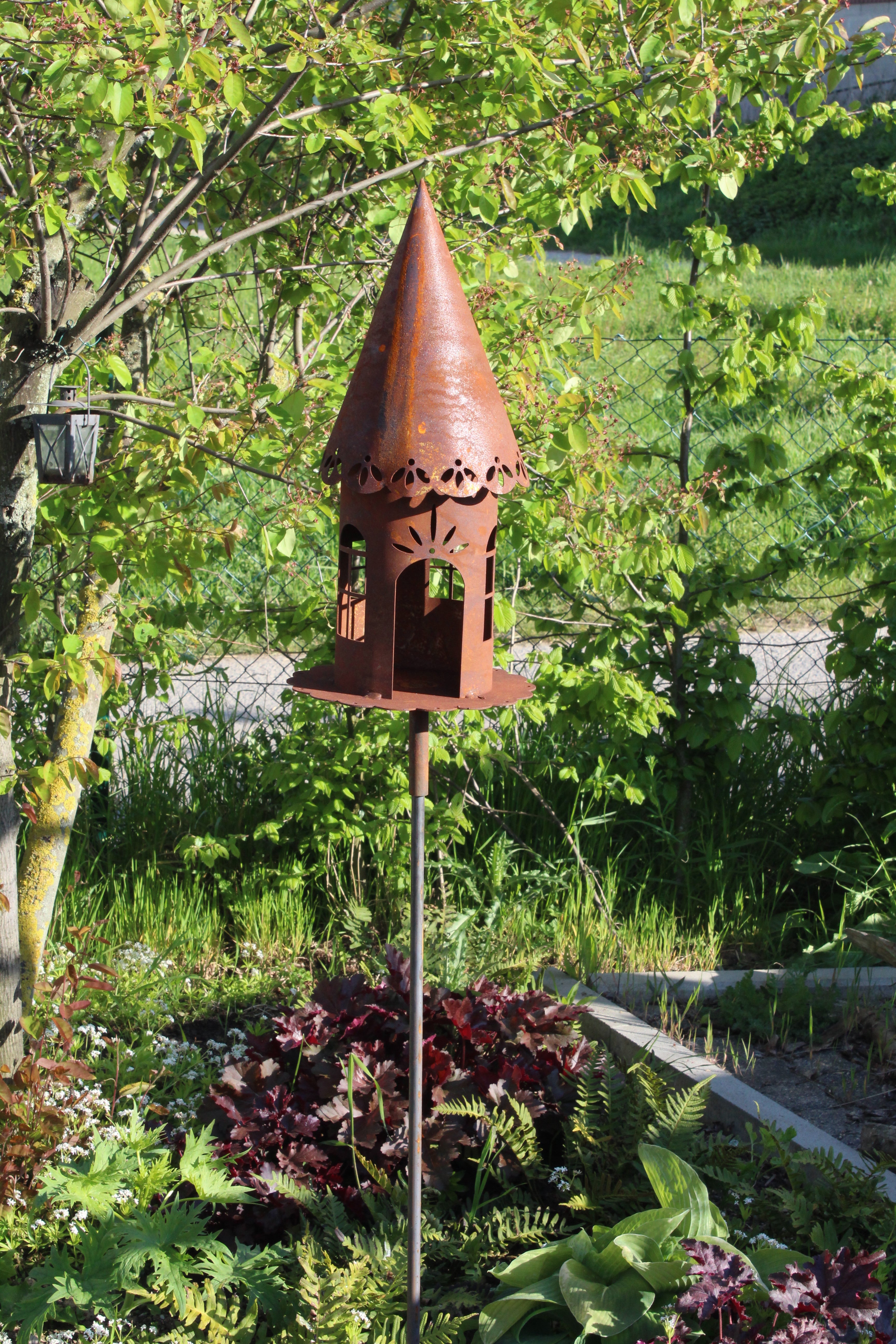 Vogelhaus mit Spitzenboden
