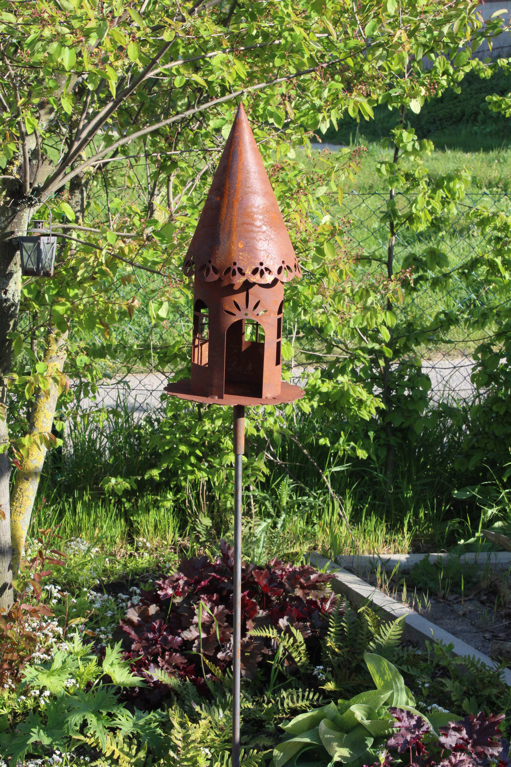 Vogelhaus mit Spitzenboden