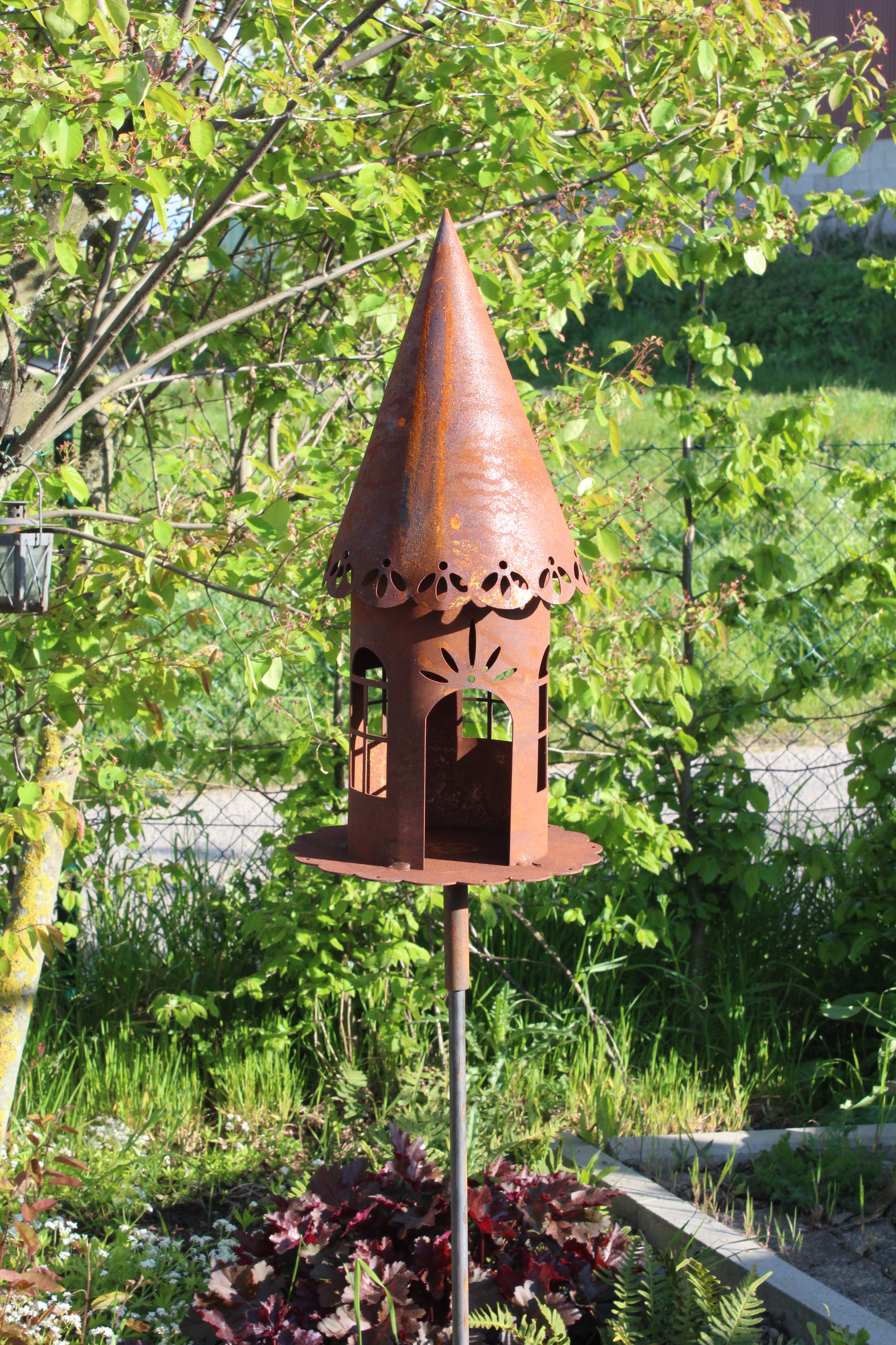 Vogelhaus mit Spitzenboden