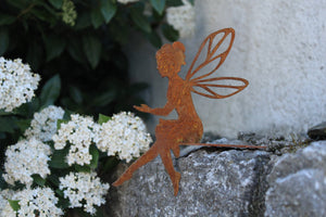 Auf Blatt sitzende Fee