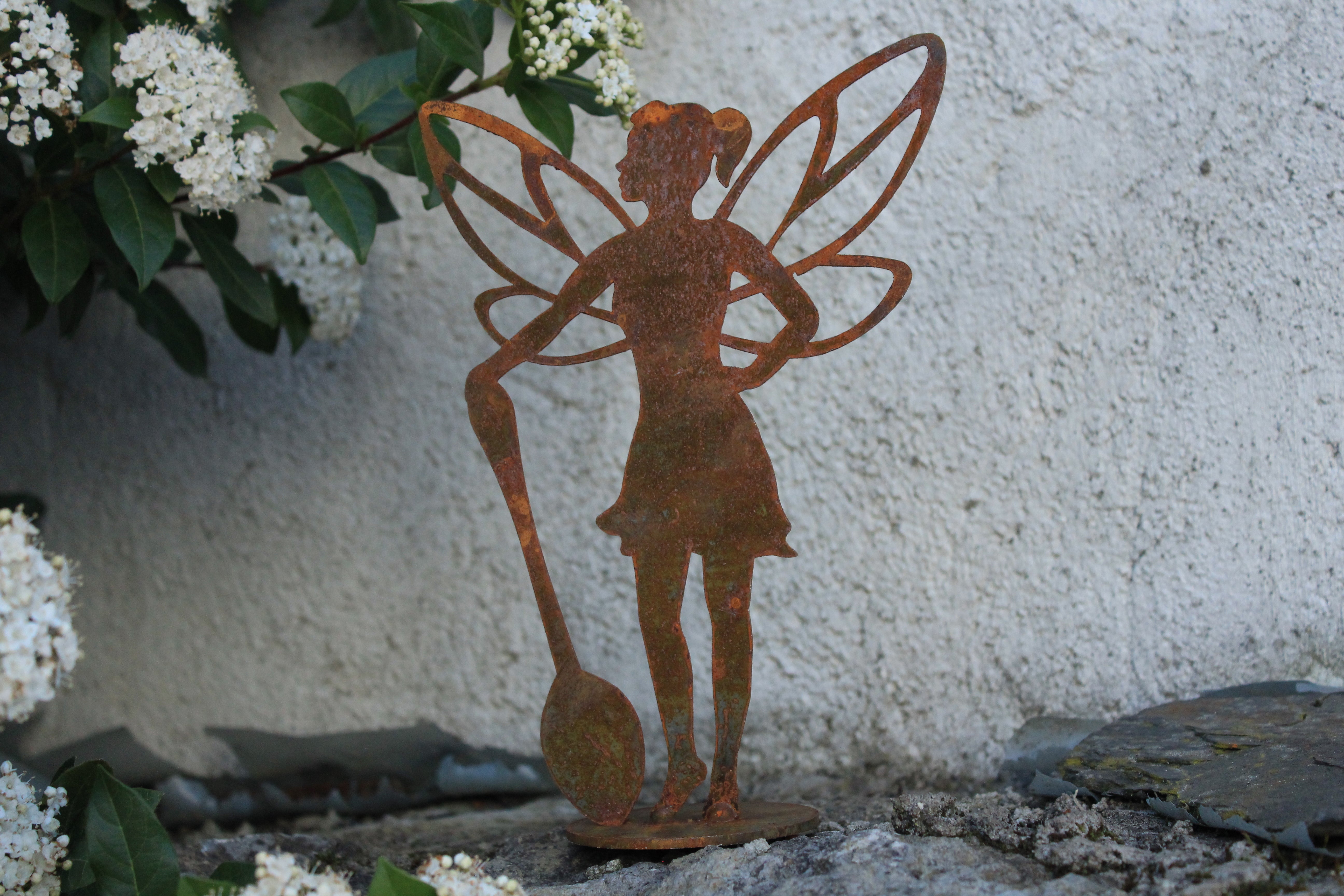 Gärtnernde Fee mit Löffel