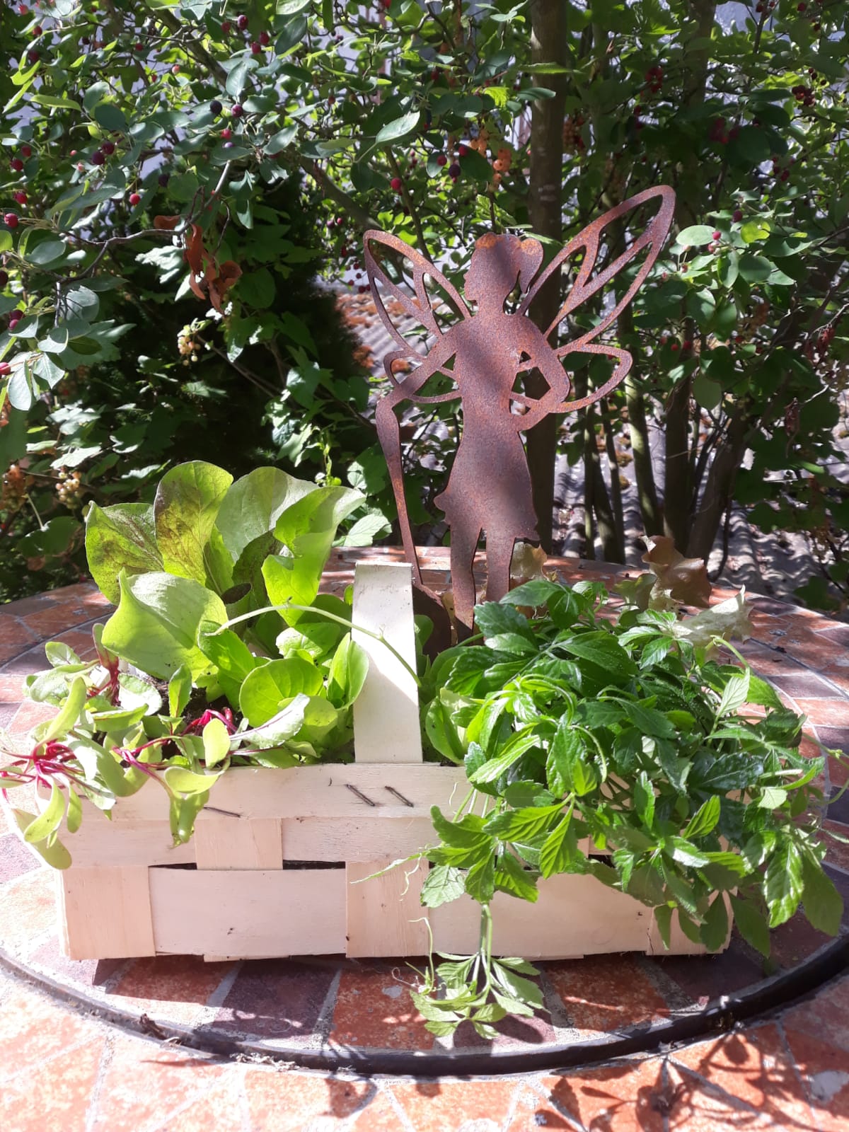 Gärtnernde Fee mit Löffel