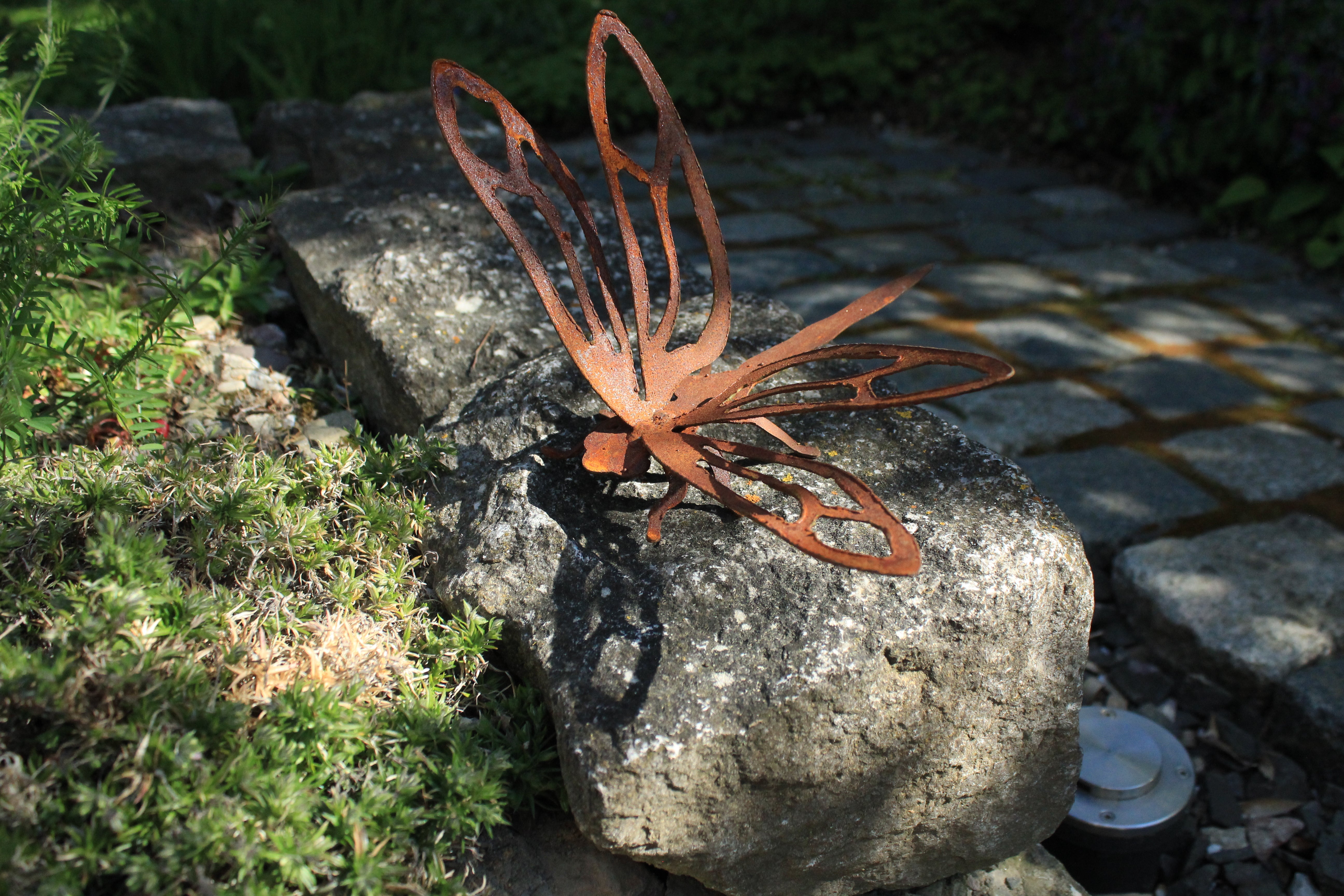 Libelle "Dragonfly" freistehend mit Füßchen und Flügeln