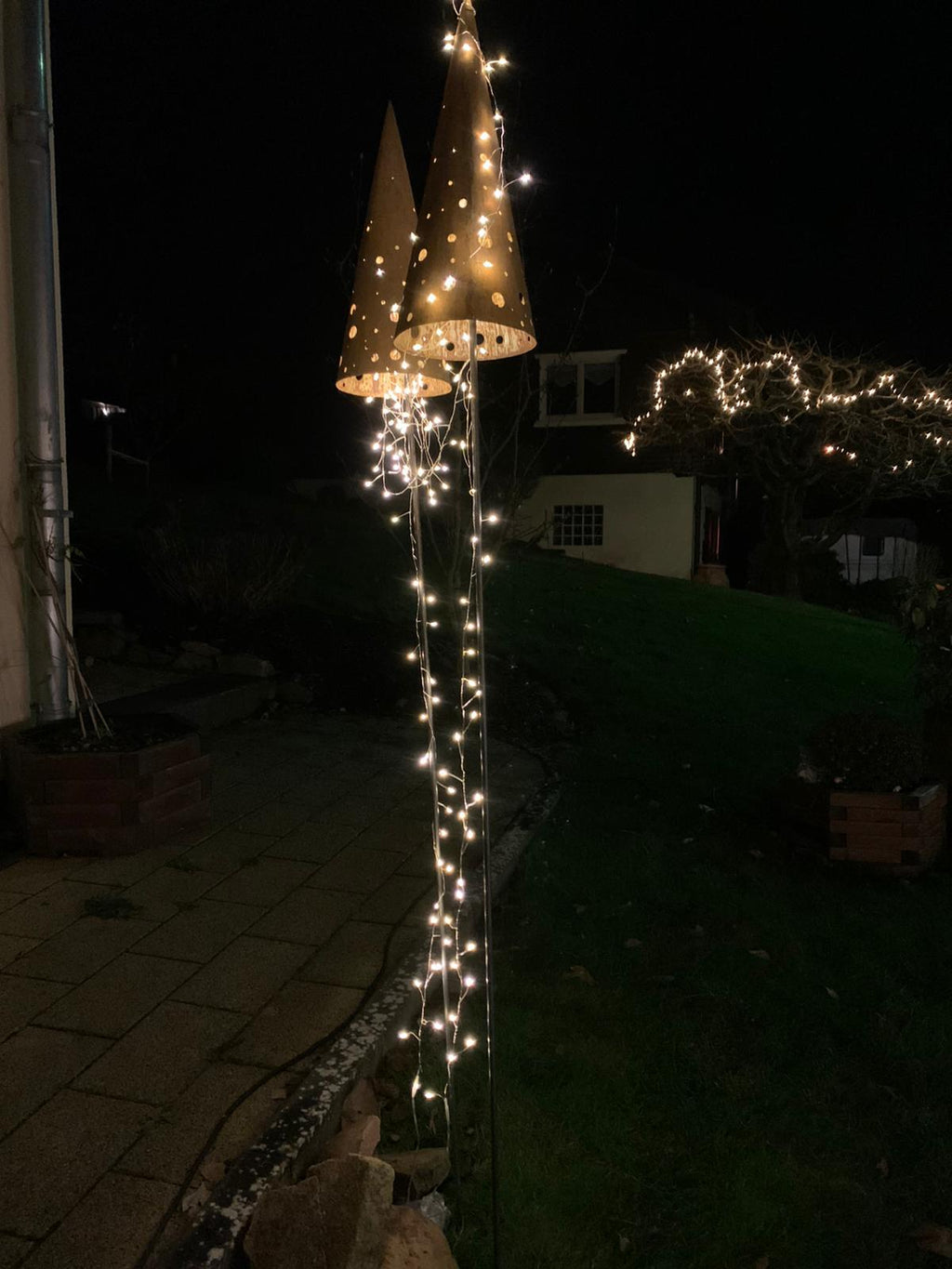 Tütenbaum mit Punkten (verschiedene Größen)