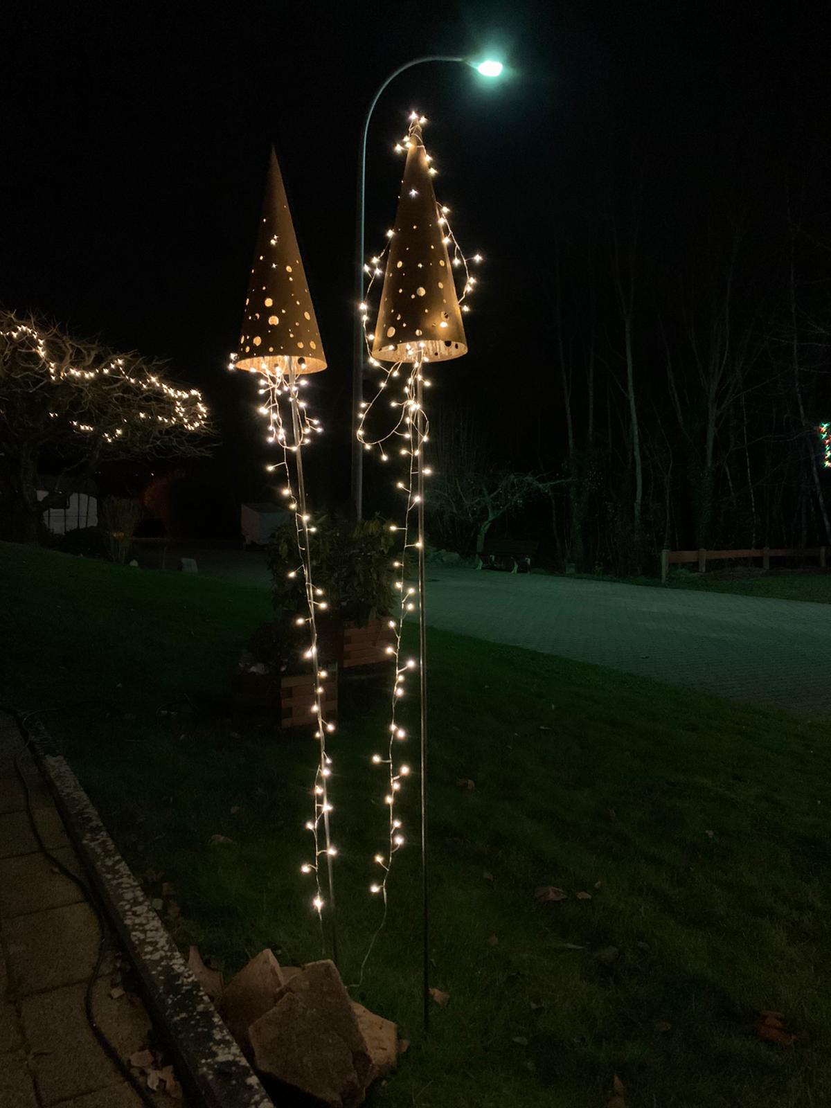 Tütenbaum mit Punkten (verschiedene Größen)
