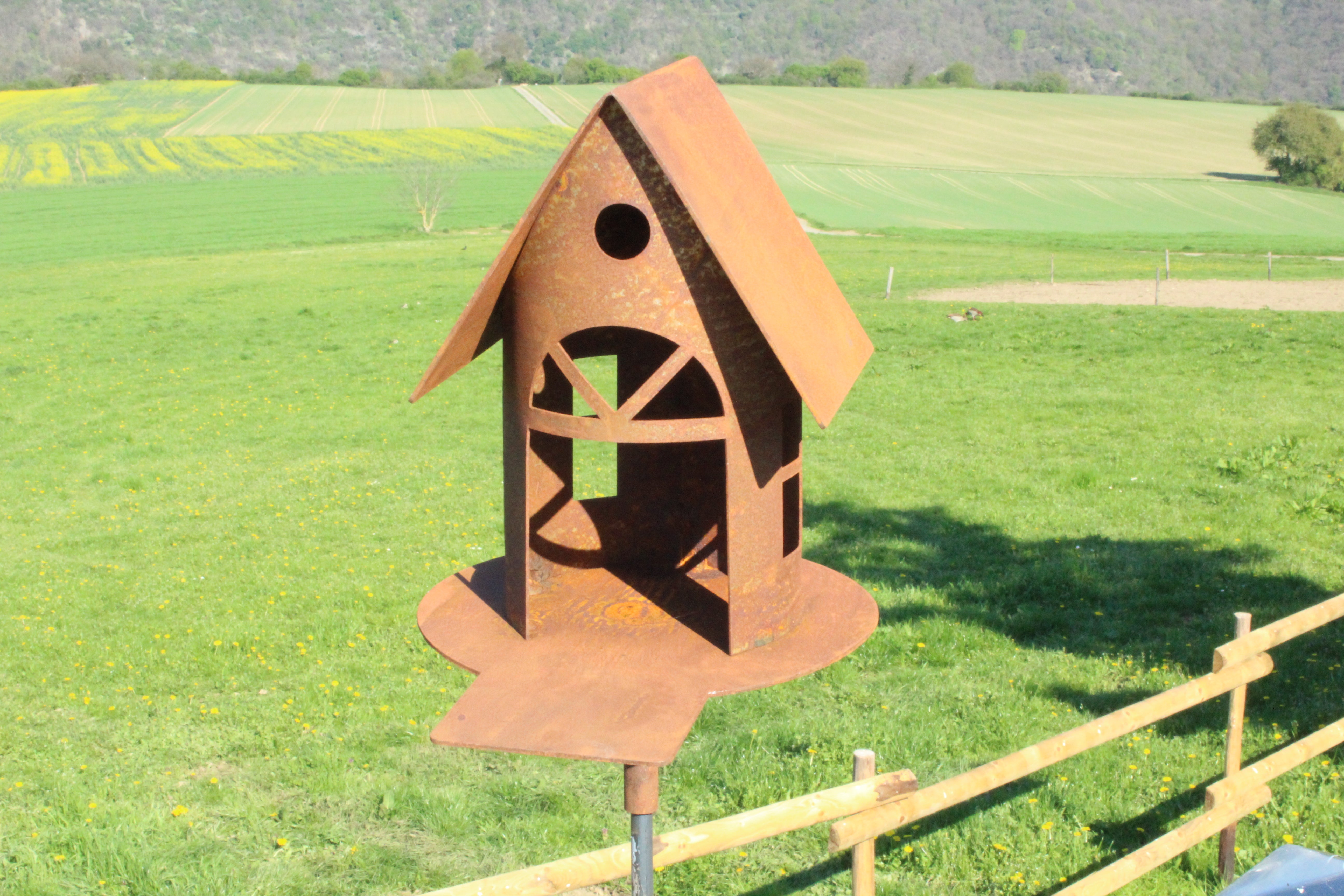 kleines Vogelhaus zum Hängen oder Stellen (ohne Hülse)