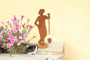 Gärtner Paul mit Schaufel