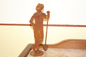 Gärtner Paul mit Schaufel