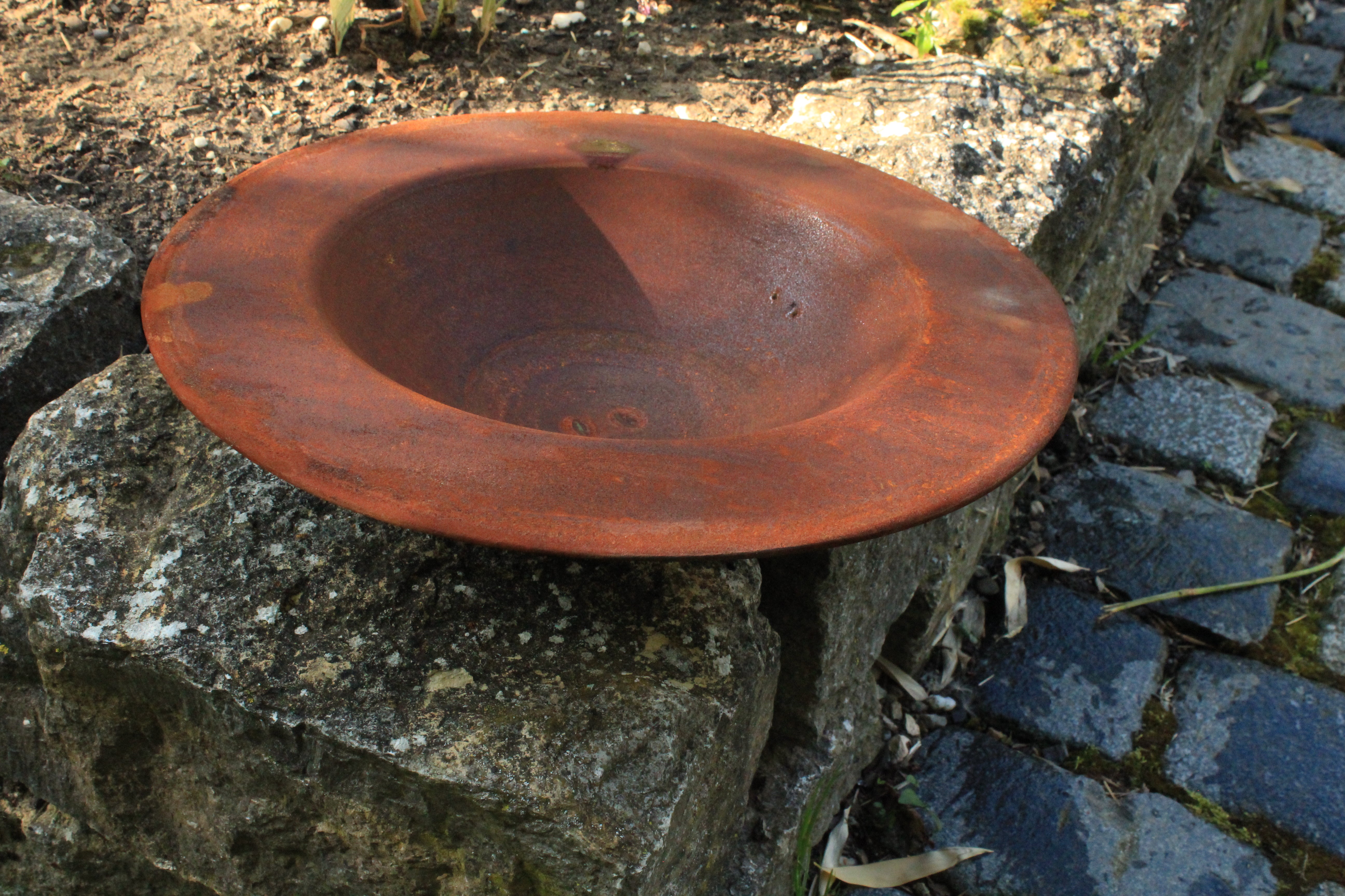 Schale mit Rand mit Platte