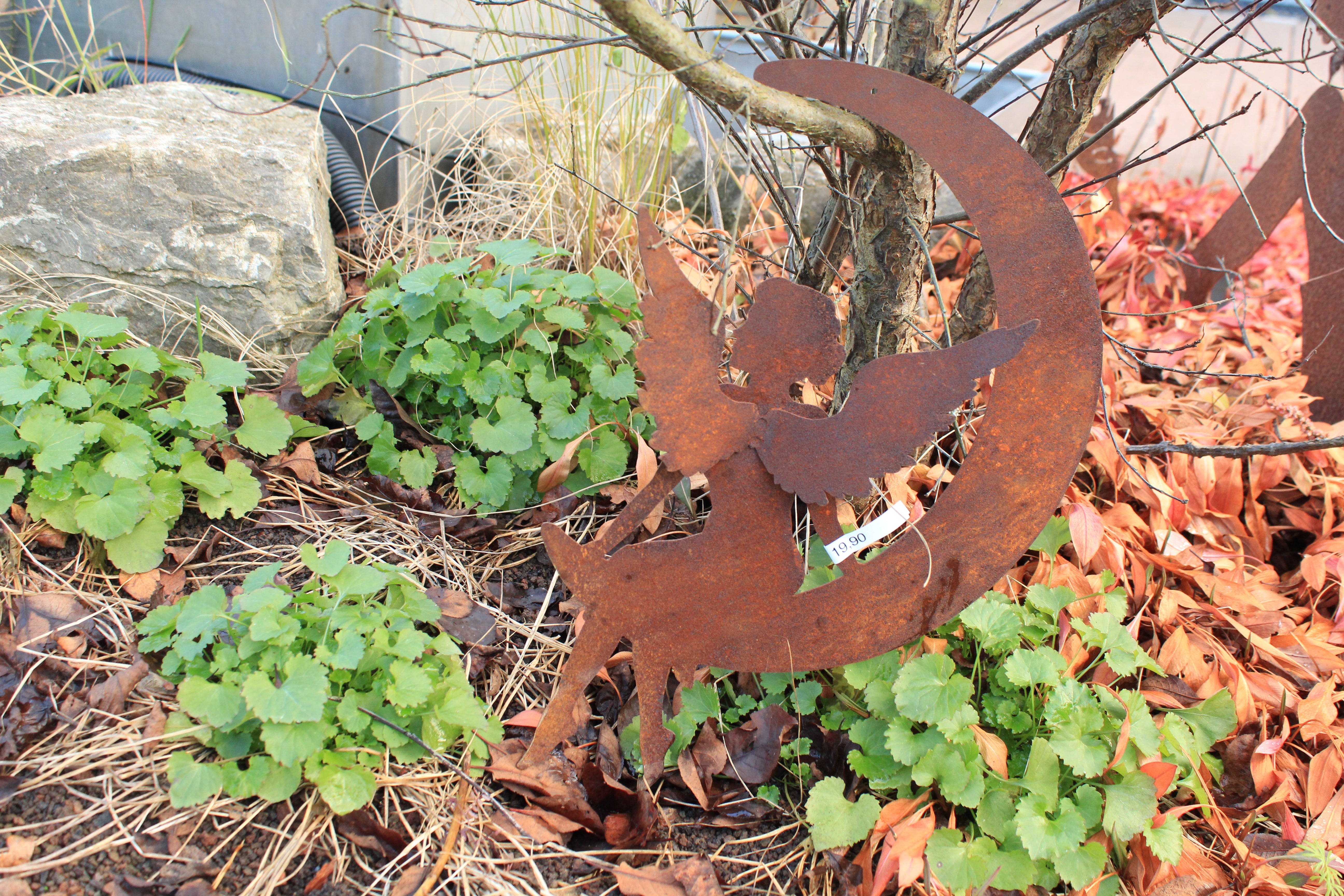 Engelchen im Mond Hängend