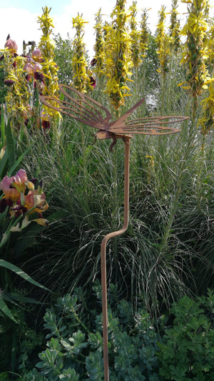 Libelle "Dragonfly" freistehend mit Füßchen und Flügeln